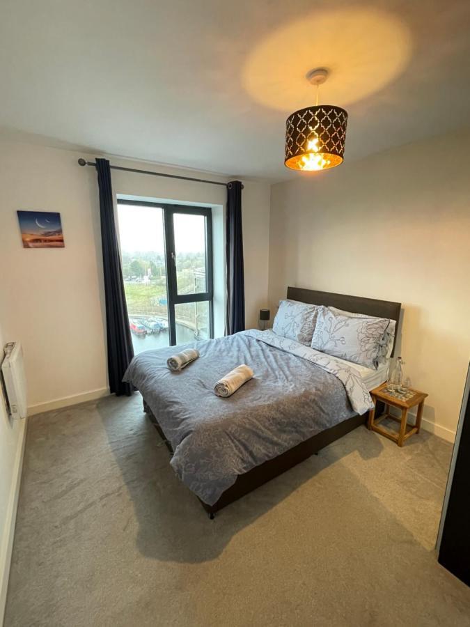 Balcony Marina Apartment With City Skyline Views - Free Secure Parking マンチェスター エクステリア 写真