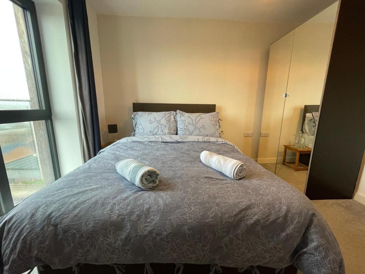 Balcony Marina Apartment With City Skyline Views - Free Secure Parking マンチェスター エクステリア 写真
