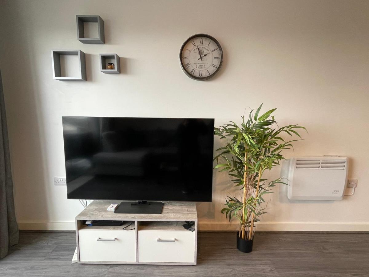 Balcony Marina Apartment With City Skyline Views - Free Secure Parking マンチェスター エクステリア 写真
